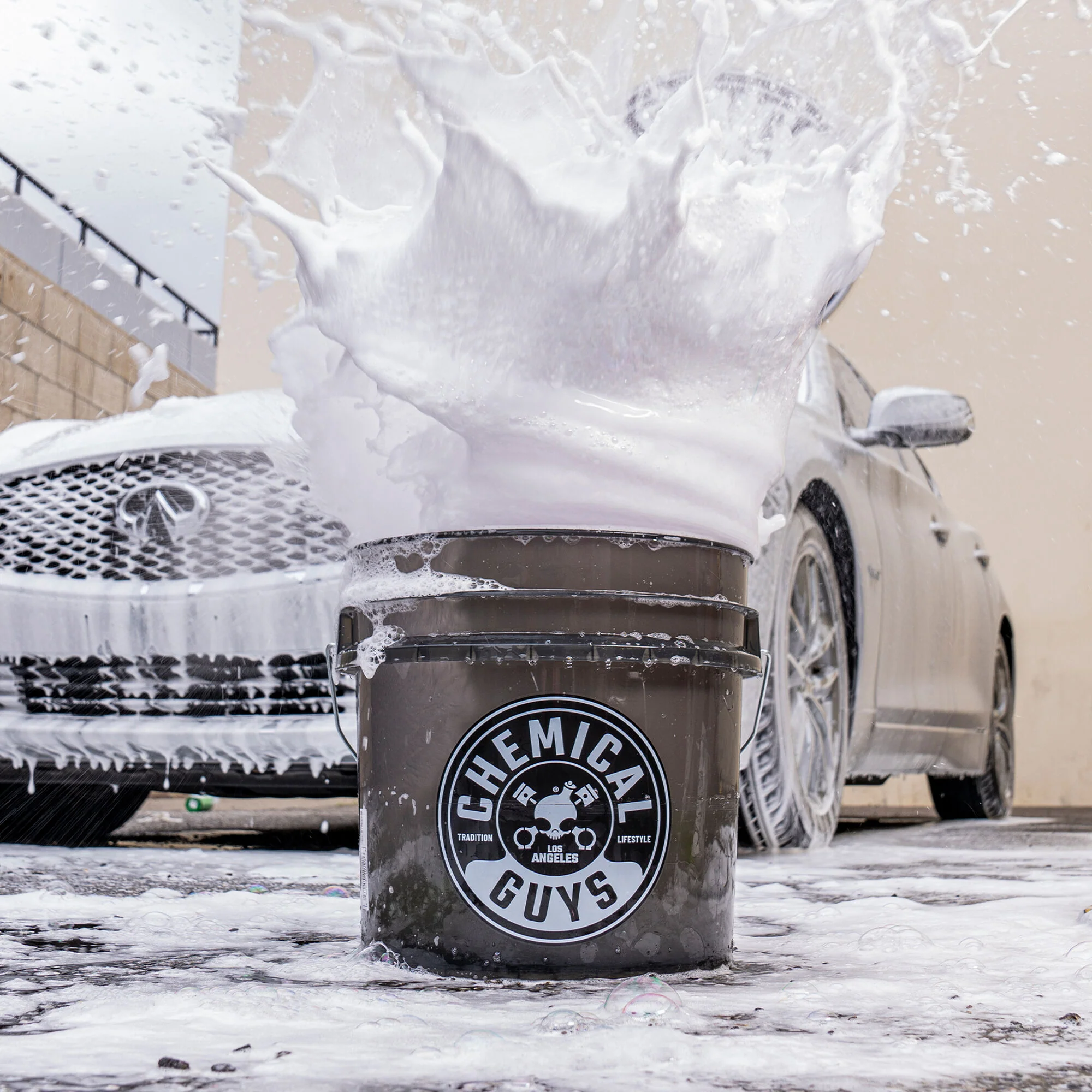 Heavy Duty Ultra Clear Detailing Bucket, 4.25 Gal, Smoked Obsidian Black - Image 10